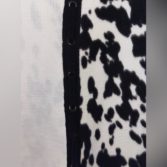 Chicos Black and White Short Sleeve Patterned Cardigan - Picture 6 of 10